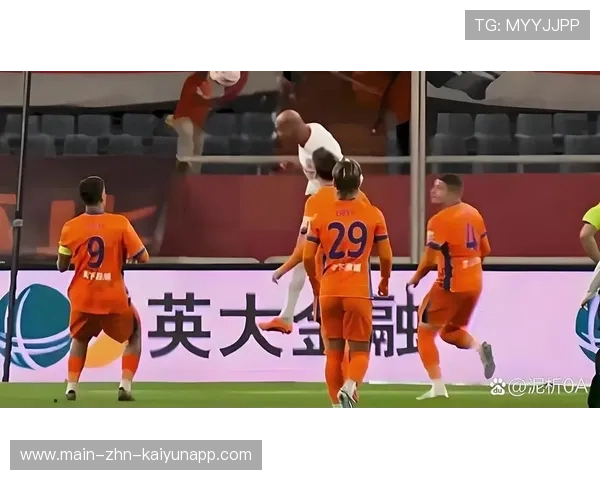 山东泰山通过中场的渗透稳步压制对手